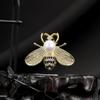 Broche de Abelha com Pérolas e Cristais Europeu e Americano Fofo Indústria Pesada Luxo Leve Moda de Alta Qualidade Elegante Pino para Terno