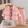 Conjunto de Roupas de Outono e Inverno para Meninas Novo Conjunto de Roupas Infantis Colete Engrossado Roupa de Bebê para Outono e Inverno Moletom Estiloso e Moderno Conjunto de Três Peças Tendência