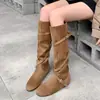 Botas de camurça Melard para mulheres, nova coleção outono/inverno 2026, botas versáteis acima do joelho com fivela de cinto, botas de cano alto que afinam