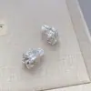 Design Francês de Nicho com Folhas Enroladas, Pena de Zircônia Incrustada Cobre Banhado com Ouro Real, Brincos de Prata 925 de Luxo Acessível