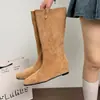 Botas longas femininas de couro com bico fino e palmilhas internas que aumentam a altura, botas de cano alto afuniladas, novo estilo outono/inverno, botas de equitação, botas de perna reta com sola plana