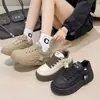 Mocasines de suela gruesa 2026 otoño nuevo versátil cuero suave suela blanda zapatos casuales para mujer zapatos de trabajo zapatos blancos para mujer