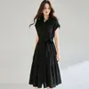 26 Vestido Chemise de Verão Estilo High-End com Mangas Curtas Leves, Estilo para o Trabalho, Ajuste na Cintura, Elegante e Emagrecedor Vestido Longo em Camadas 25827