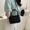 Bolsa Portátil Pequena Textura Feminina Niche Design Saddle Bag 2023 Nova bolsa de alta qualidade Messenger All-match Shoulder Bag