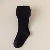 Meia-calça infantil primavera e outono estilo fino leggings infantis para usar com saias meias com pé listras verticais cor sólida bebê meia-calça tudo-em-um