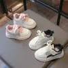 Zapatillas deportivas para niños, nuevos modelos de otoño, zapatillas de correr a la moda y ligeras para niñas, zapatillas antideslizantes de suela blanda para niños, zapatos blancos transpirables