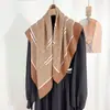 Bufanda grande triangular con estampado geométrico JM, chal y bufanda de cuello elegantes, accesorio versátil que se puede combinar con abrigos y camisas