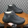 Zapatos de hombre, nueva colección de invierno 2026, botas de nieve para hombre con forro de felpa y engrosadas, cómodos y versátiles, zapatos de algodón de punta redonda, calzado antideslizante