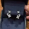 Moda Estilo Coreano con un Toque de Lujo, Pendientes de Mariposa Brillantes de Diamante de Lujo Ligero, Exquisito Diseño de Nicho con un Efecto Deslumbrante, Pendientes Simples y Elegantes