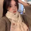 Bufanda al por mayor para mujer Jk Otoño e Invierno 2025 Nueva Bufanda Cálida a Cuadros Versátil de Gama Alta Shawl Dulce para Estudiante