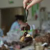 Cascabel Campana de Mano Carrillón Colgante de Bolsa Hecho a Mano Rayo de Sonido Cascabel Colgante Fruta Negra Indonesia Cáscara Fábrica Venta al por Mayor