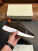 Sapatos masculinos da moda em camurça e couro bovino com cabedal em malha fly STN vazada, fornecimento transfronteiriço, série multicolorida, tênis esportivos simples