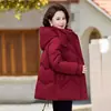 Chaqueta de algodón engrosada estilo madre, ropa a prueba de frío, nuevo estilo 2026, para mujeres de mediana edad y mayores, cálida de invierno, engrosada, holgada, abrigo de algodón grueso
