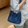 Bolso Cruzado Pequeño de Mezclilla Azul Nuevo 2026 de un Solo Hombro Lavado Casual para Mujer Super Moderno Versátil para Uso Diario