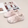 Zapatos Deportivos Casuales con Pedrería para Niños 2026 Otoño Nuevo Estilo Coreano Moda Versátil Niñas Cómodos Tela de Malla Zapatos Forrest Gump