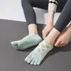 Meias Coloridas com Tiras para Dedos para Primavera e Verão Antiderrapantes para Treinamento de Pilates Meias de Canoa com Cinco Dedos para Mulheres Meias para Esportes ao Ar Livre