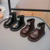 Botas Retro para Niños de Estilo Coreano Botas para Niñas Otoño e Invierno 2025 Botas Cortas Cálidas Chelsea Botas de Cuero para Bebé