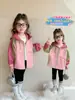 Cortavientos para Niña Estilo Primavera y Otoño 2026 Nueva Ropa Infantil Niña Moderna Moda Bloque de Color Chaqueta con Capucha de Primavera para Niños