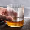 Copa de Vino Rayada Estilo Japonés Copa de Vidrio con Patrón Vertical Taza de Té Hecha a Mano con Patrón de Tocón de Árbol Venta al por Mayor Taza Pequeña de Agua de Moda