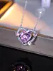 Pingente Luxuoso em Zircônia Rosa em Formato de Coração Corrente Delicada para Clavícula de Menina Doce Colar Dupla Camada de Coração com Diamante Rosa