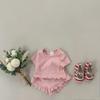Conjunto de dos piezas de camiseta y pantalones cortos de manga corta de color liso para niños y niñas, estilo coreano, con encaje de color caramelo para bebés.