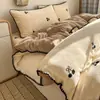 Juego de ropa de cama de cuatro piezas de terciopelo de leche para invierno, acolchado engrosado y forrado de felpa, sábana doble y funda de edredón