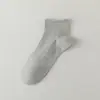 Meias Soquete Lisas para Homens, Meias de Algodão Respiráveis e Absorventes de Suor com Malha, Meias Soquete Esportivas Anti-Odor para Primavera e Verão, Casual de Negócios, Atacado de Zhuji
