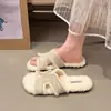 Chinelos simples e estilosos para outono e inverno, versáteis e quentes para usar ao ar livre, chinelos peludos de fundo reto de pelúcia para mulheres