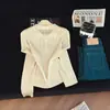 Blusa de tricô versátil e estilosa com gola polo para mulheres, novo modelo outono 2026, estilo Hong Kong, jovem e elegante, manga longa