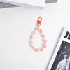 Nuevo llavero de cadena de cuentas de flor pequeña de acrílico de colores para coche, accesorio de flor de cinco pétalos chapado, decoración para funda de auriculares