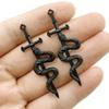 Nueva moda retro serpiente más espada pequeño colgante accesorios diy serpiente espada aleación accesorios de joyería