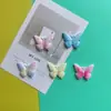 Accesorios de resina al por mayor accesorios diy material hecho a mano flor para zapato pegamento de crema pasador para niños accesorios para el cabello letras mariposa
