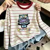 Camiseta de Manga Longa Listrada Infantil T2026 Novo Estilo Algodão Puro Manga Longa Gola Redonda Camada Base Crianças Mais Velhas Top Estiloso Versátil