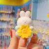 Novo Chaveiro de Flor de Desenho Animado Segurando Pequeno Animal para Mulheres, Fofo, Moda, Boneca de Resina Exquisita, Pingente para Chaveiro/Bolsa