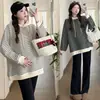 Nueva sudadera de maternidad para otoño e invierno con un diseño de rayas compuestas, con capucha, mangas raglán, estilo patchwork y interior grueso, que ofrece un corte holgado.