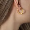 Brincos de joia de aço titânio banhado a ouro 18K com design geométrico oco retrô de nicho de estilo novo europeu e americano para mulheres