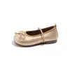 Sapatos de Couro para Meninas 2026 Outono Novo Estilo Solado Macio Modernos Pequenos Sapatos de Couro Sapatos de Princesa Mocassins para Crianças de Meia-Idade e Mais Velhas Sapatos Vermelhos