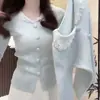 Camiseta base de punto con patchwork de encaje para mujer, nuevo estilo de invierno 2025, única y extremadamente favorecedora, top adelgazante para figuras petite