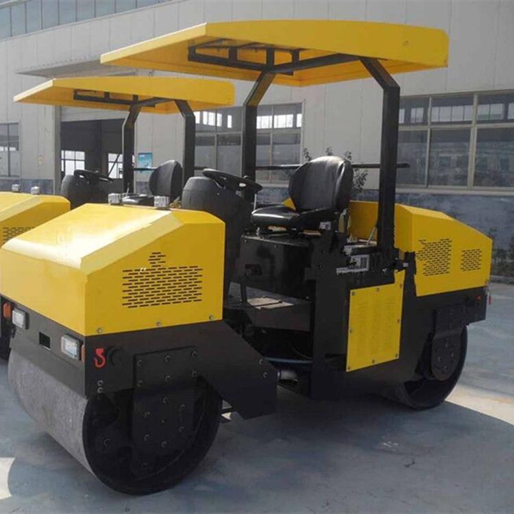 3吨座驾式压路机_副本