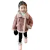 Ropa de abrigo para niñas otoño e invierno 2026 nuevo estilo niños forro polar de piel sintética top engrosado moda y estilo ropa de invierno para niñas