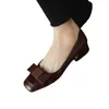 Zapatos de cuero para mujer con bloques de color estilo francés, nuevo modelo otoño 2026, punta cuadrada, tacón grueso, lazo, zapatos de tacón medio vintage