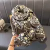 Novo Lenço Estampado Estilo Coreano de Algodão e Linho Imitado para Transmissão ao Vivo 2025 Cachecol Quente Clássico Europeu e Americano para Outono e Inverno com Xale
