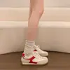 Tênis Rasos Diários para Mulheres, Novo Modelo 2026, Primavera e Outono, Aumentadores de Altura Treino Alemão Casual Esportivo Sapatos Brancos, Respiráveis