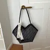 Bolsa de axila grande capacidade transfronteiriça para mulheres, nova bolsa de mão tote fashion retrô 2026 para trabalho e deslocamento, bolsa de ombro