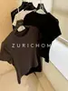 Una camiseta imprescindible 2.0: Sensación modal, suave y amigable con la piel, alta elasticidad, corte ajustado con sensación envolvente, camiseta de manga corta tricolor