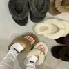 Pantuflas peludas para mujer, nuevas pantuflas cálidas engrosadas para interior de otoño e invierno, adecuadas para usar en exteriores, pantuflas de algodón con soporte para el arco, pantuflas de tira cruzada