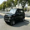 Nuevo vehículo todoterreno negro de baja velocidad con cabina cerrada, interior espacioso, fácil de operar, adecuado para el transporte familiar diario