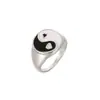 Anillo con patrón Bagua As de Picas con cadena, anillo negro de capas con forma de corazón de nicho para mujer, anillo personalizado para dedo medio