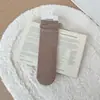Meias Estilo Preguiçoso Outono/Inverno Femininas Série Meilade Cor Café Meias Fofas Padrão Escuro Retrô Cor Sólida Versátil Algodão Meias de Cano Médio
