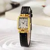 Novo Relógio Quadrado Pequeno Feminino Retrô Relógio Feminino Simples Retrô de Couro com Números Romanos Explosões Ao Vivo de Luxo Leve de Alta Qualidade